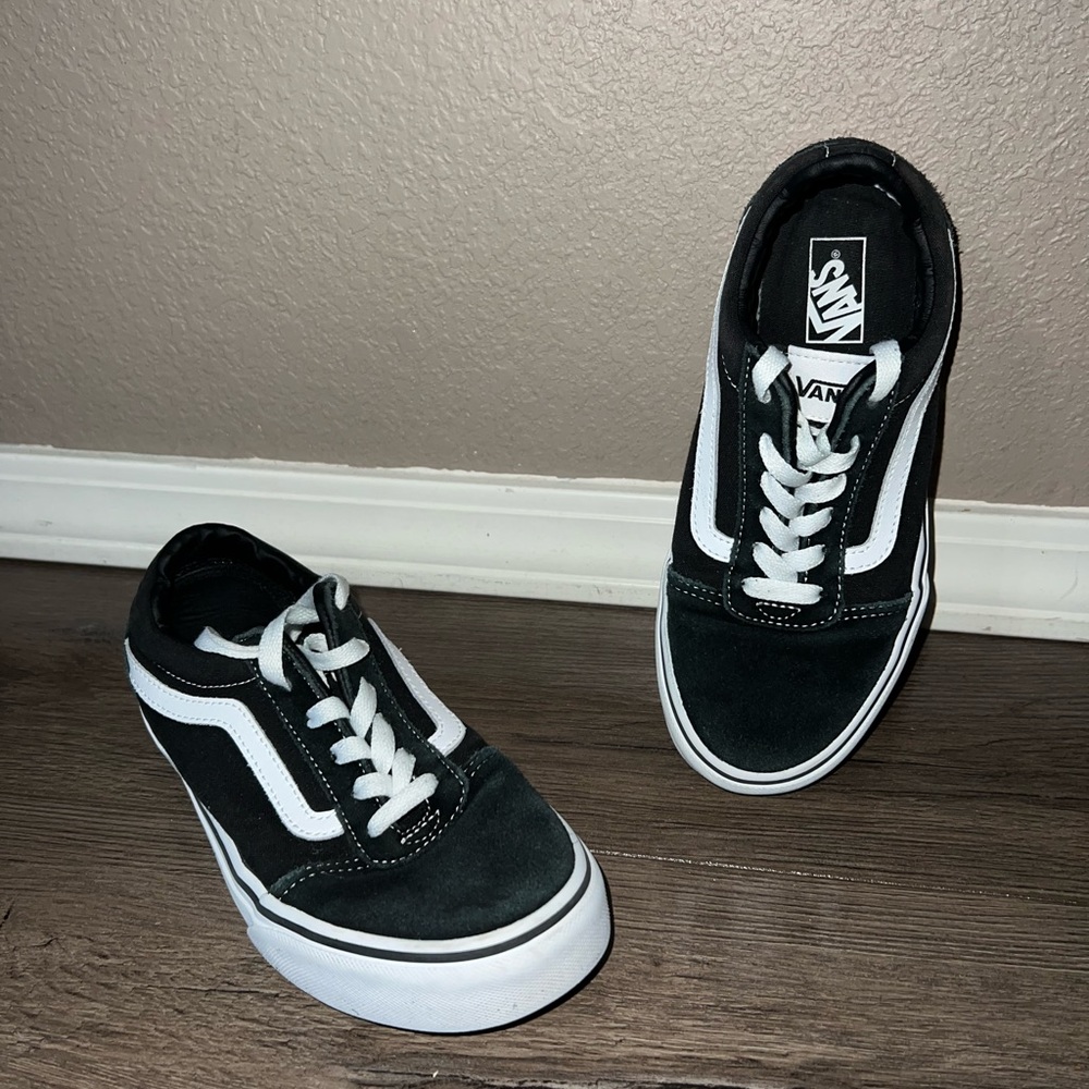 Unisex Vans - U.S. Youth Size 4